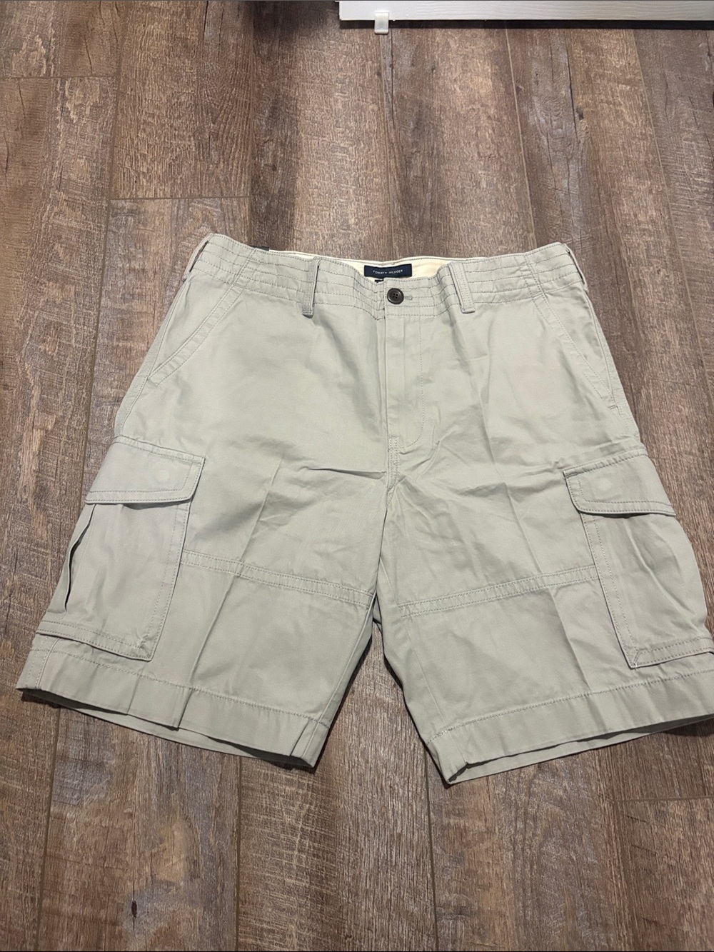 Tommy Hilfiger Men's Cargo Shorts in Light Beige